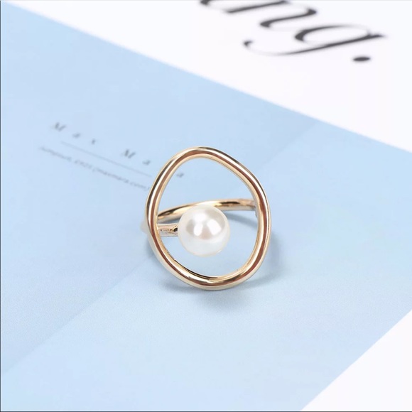 3/$30 DELICATE GOLD PEARL ROUND RING SIZE 6 - Picture 5 of 8